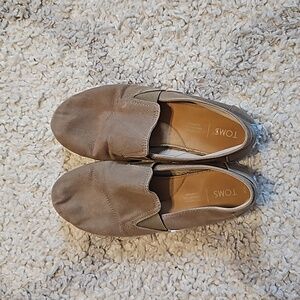 Womens Size 8 TOMS, olive green